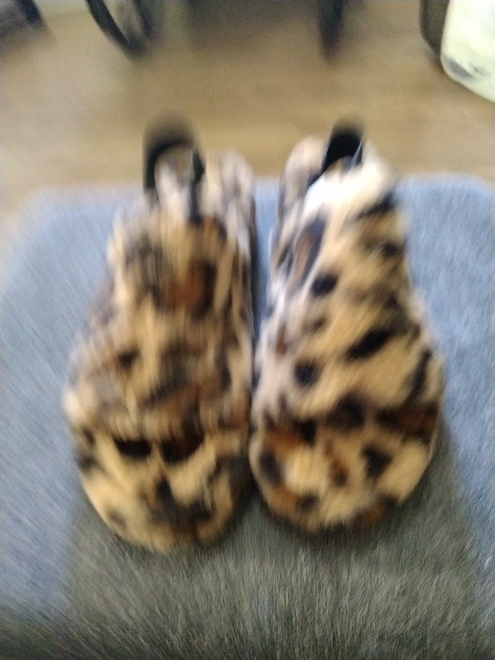 NIB Meet Us at the Cabana Leopard Fuzzy Slingback Slippers Sz 8